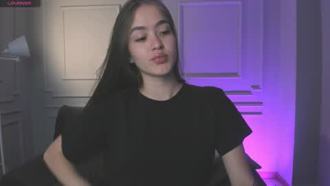 Snapshot of maiacollins chatting on 10.12.25 Maia online show from 10.12.25