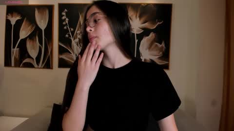 Snapshot of maiacollins chatting on 10.26.25 Maia online show from 10.26.25