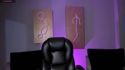 Snapshot of maiacollins chatting on 10.30.25 Maia online show from 10.30.25