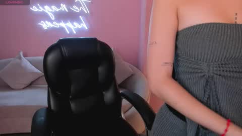 Snapshot of maiacollins chatting on 11.02.25 Maia online show from 11.02.25