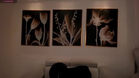 Snapshot of maiacollins chatting on 11.03.25 Maia online show from 11.03.25