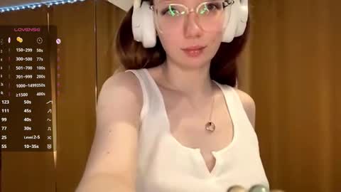 Elina online show from 10.19.25