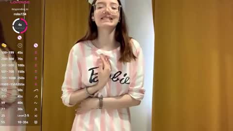 Elina online show from 10.22.25