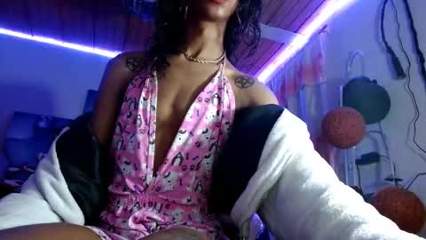 Snapshot of maidi_hot chatting on 09.27.25 Bella Maidi online show from 09.27.25
