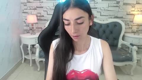 Snapshot of maily_a_ chatting on 09.26.25 Maily online show from 09.26.25