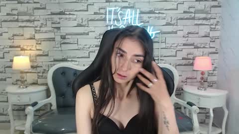 Snapshot of maily_a_ chatting on 10.03.25 Maily online show from 10.03.25