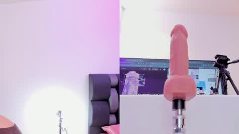 Snapshot of maily_zans chatting on 04.24.26 Maily online show from 04.24.26
