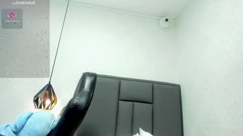 Snapshot of mailylove1 chatting on 02.04.25 M A I L Y online show from 02.04.25