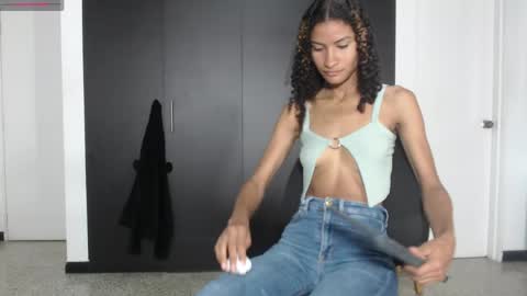 Snapshot of mailyn_gold chatting on 06.06.26 mailyn_gold online show from 06.06.26