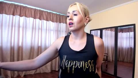 Snapshot of mailyn_jung_ chatting on 11.12.25 Carolina Barrantes Munera online show from 11.12.25