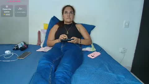 Snapshot of maira_milf chatting on 07.22.26 Maira online show from 07.22.26