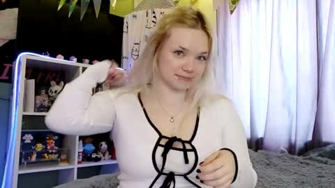 Snapshot of mairaspratlen chatting on 02.20.26 Karen online show from 02.20.26