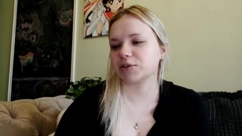 Snapshot of mairaspratlen chatting on 03.04.26 Karen online show from 03.04.26