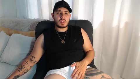 Snapshot of maison_xmed chatting on 02.17.26 maison_xmed online show from 02.17.26