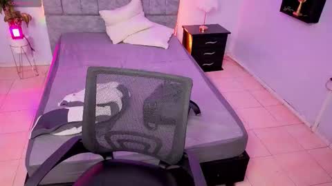 MAITE STONE1 online show from 12.21.25