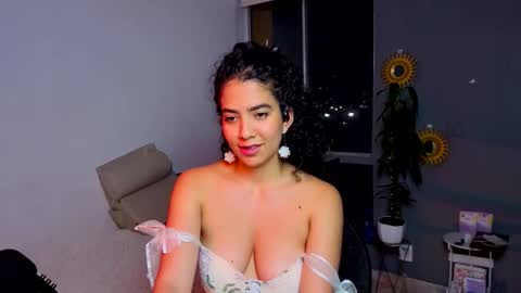 Snapshot of maithe_perroni chatting on 02.06.26 Lauu online show from 02.06.26