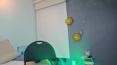 Snapshot of maithe_perroni chatting on 02.20.26 Lauu online show from 02.20.26