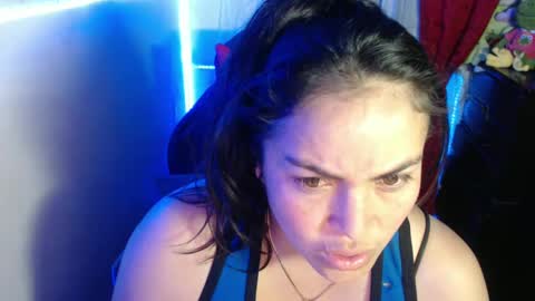 Snapshot of maitte_22 chatting on 01.11.25 Hello friends Im on another account    online show from 01.11.25