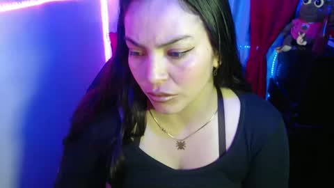 Snapshot of maitte_22 chatting on 02.01.25 Hello friends Im on another account    online show from 02.01.25