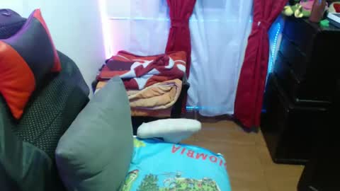 Snapshot of maitte_22 chatting on 02.06.25 Hello friends Im on another account    online show from 02.06.25