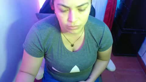 Snapshot of maitte_22 chatting on 02.10.25 Hello friends Im on another account    online show from 02.10.25