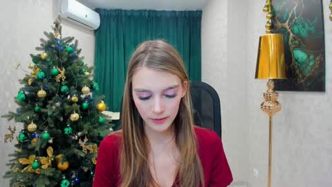 Snapshot of make_love_1 chatting on 12.30.24 Chloe online show from 12.30.24