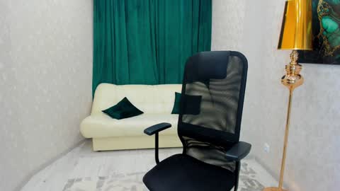 Snapshot of make_love_1 chatting on 01.09.25 Chloe online show from 01.09.25