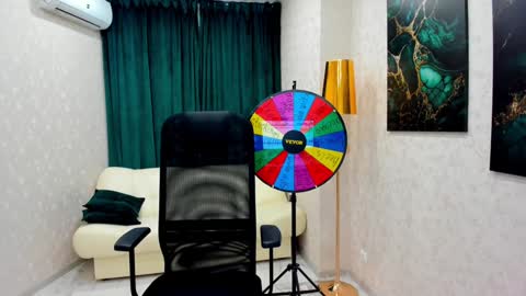 Snapshot of make_love_1 chatting on 02.04.25 Chloe online show from 02.04.25