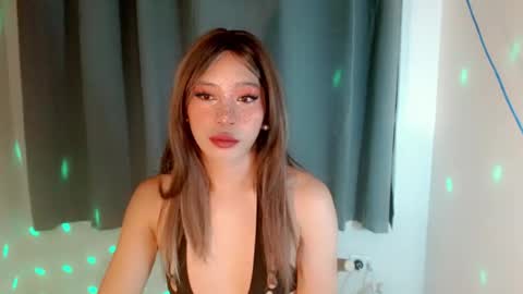 Snapshot of makeit_reyn chatting on 07.15.26 Reyn online show from 07.15.26