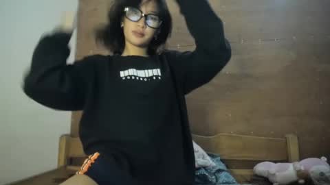 Snapshot of makelovewithzy chatting on 03.12.25 Ling and John online show from 03.12.25