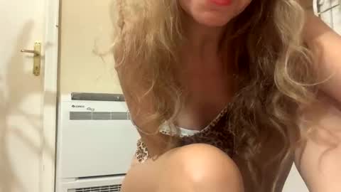 makemedanc online show from 10.21.25