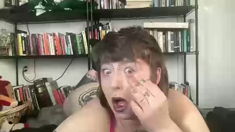Snapshot of makeopaloh chatting on 10.17.25 makeopaloh online show from 10.17.25
