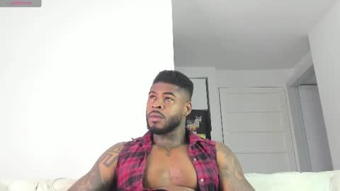 Snapshot of makonneen chatting on 07.17.26 Makonnen online show from 07.17.26