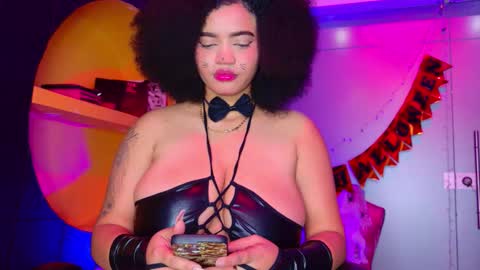 Snapshot of malaikabrown chatting on 11.01.25 online show from 11.01.25