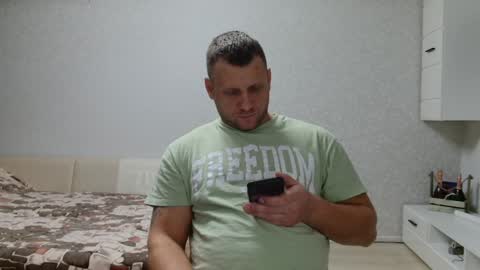 Snapshot of malchyshka chatting on 12.17.24 malchyshka online show from 12.17.24