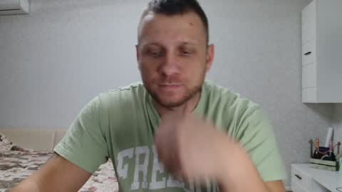 Snapshot of malchyshka chatting on 12.19.24 malchyshka online show from 12.19.24