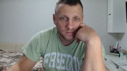 Snapshot of malchyshka chatting on 12.19.24 malchyshka online show from 12.19.24