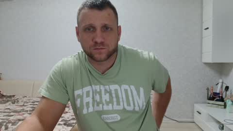 Snapshot of malchyshka chatting on 12.20.24 malchyshka online show from 12.20.24
