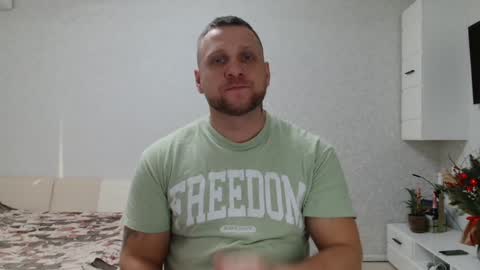 Snapshot of malchyshka chatting on 01.04.25 malchyshka online show from 01.04.25