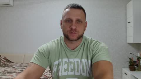 Snapshot of malchyshka chatting on 01.04.25 malchyshka online show from 01.04.25