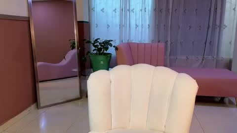 Snapshot of malen_fitnessmilf chatting on 10.29.25 malen_fitnessmilf online show from 10.29.25