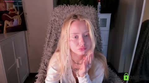 Snapshot of malenaernman chatting on 10.04.25 Malena online show from 10.04.25