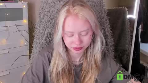 Snapshot of malenaernman chatting on 10.14.25 Malena online show from 10.14.25