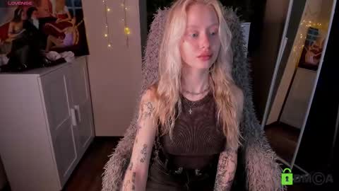 Snapshot of malenaernman chatting on 11.07.25 Malena online show from 11.07.25