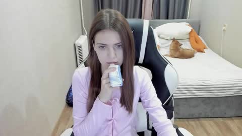 Snapshot of malia__hale chatting on 10.16.25 Malia online show from 10.16.25