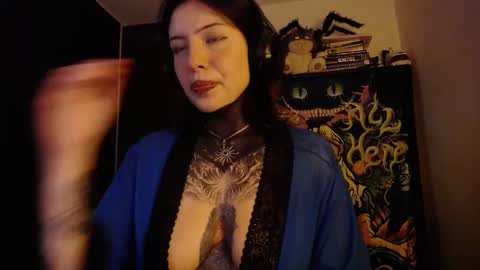 Snapshot of maliceinwonderland25 chatting on 11.03.25 Alice Asylum online show from 11.03.25