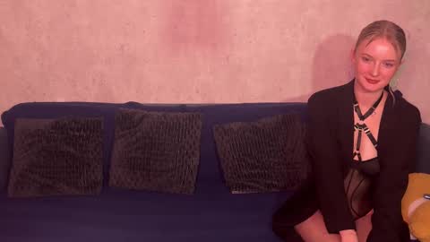 Snapshot of maliinka chatting on 11.06.25 Malinka online show from 11.06.25