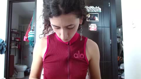 Snapshot of malitamuymal22 chatting on 10.21.25 Malita online show from 10.21.25