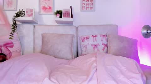 Snapshot of malka_burning chatting on 10.05.25 Malka online show from 10.05.25