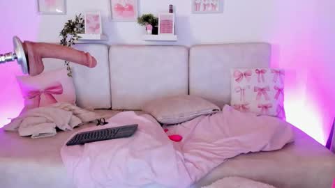 Snapshot of malka_burning chatting on 10.24.25 Malka online show from 10.24.25